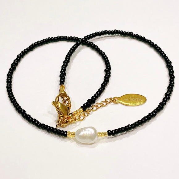 Handmade black glass seed bead & fresh water Pearl necklace - Picture 2 of 4